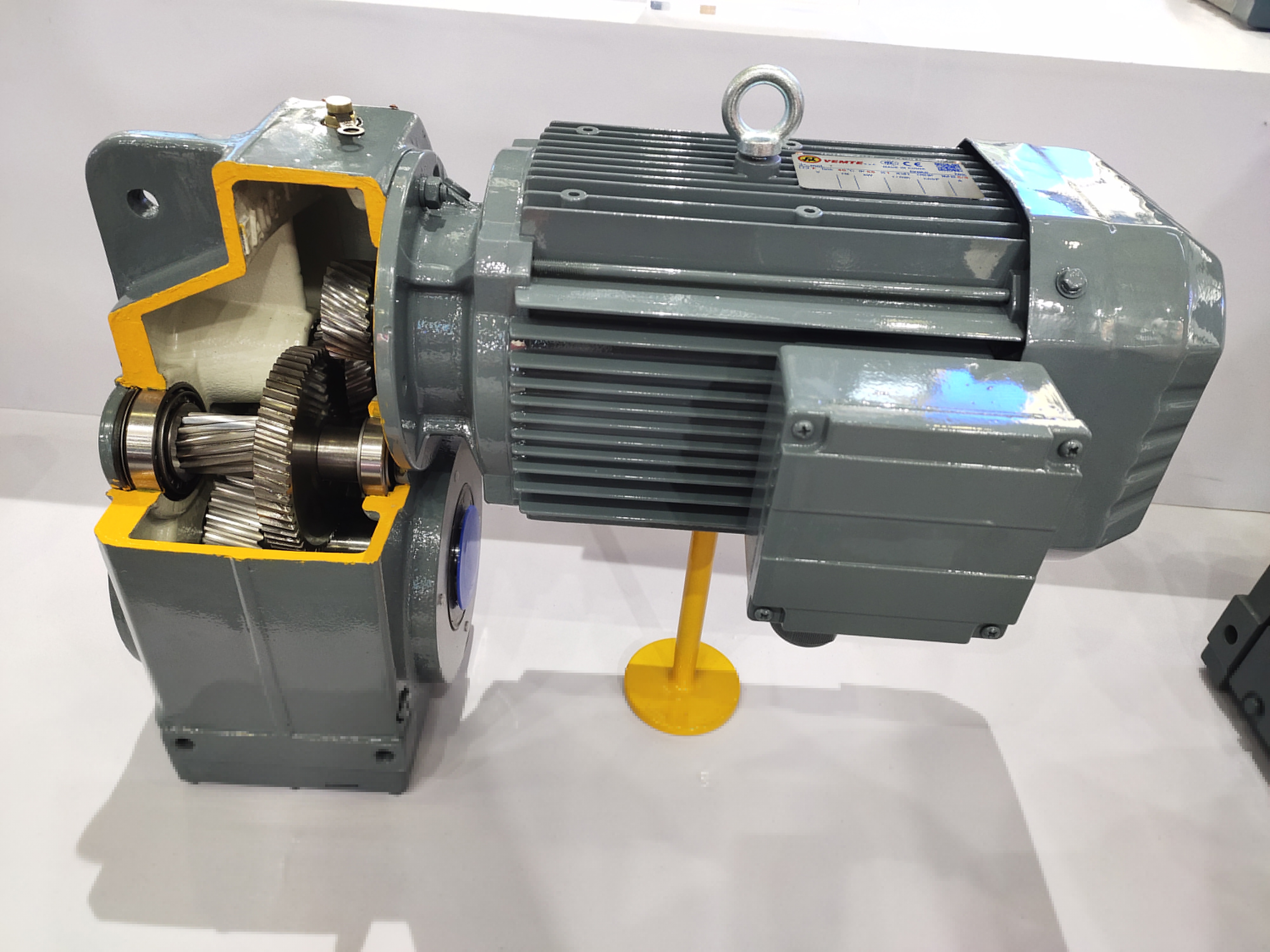 <b>齒輪減速機(jī)的材質(zhì)分類與選擇</b>