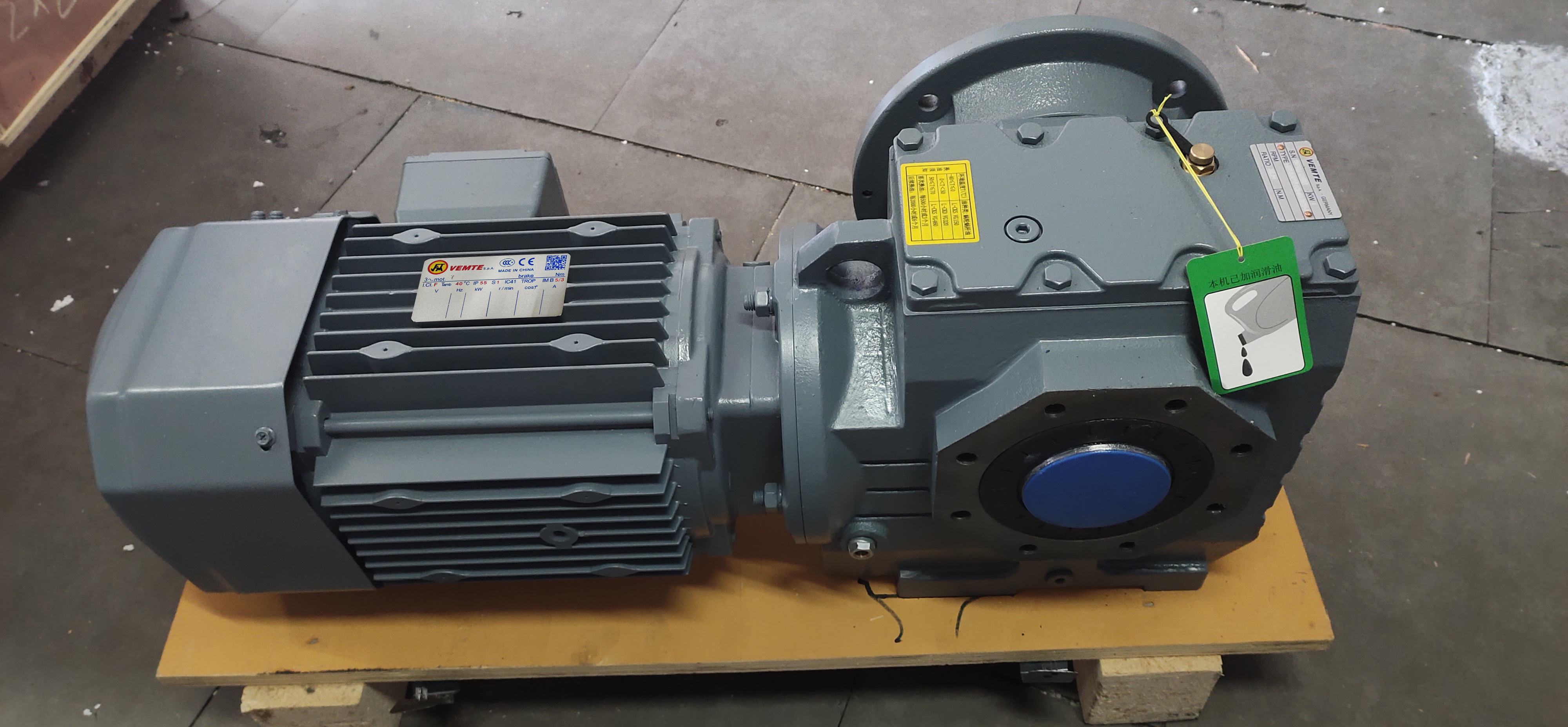 S97 蝸輪蝸桿減速電機(jī)在起重機(jī)中的自鎖功能