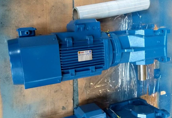 用在捻線(xiàn)機(jī)上電機(jī)減速機(jī)